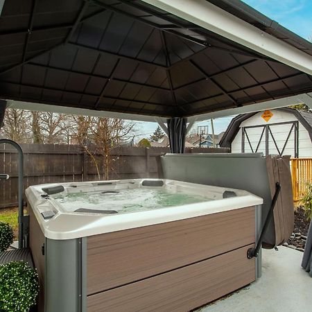 Blue Valley Inn - Hot Tub & Spacious Play Area! Knoxville Zewnętrze zdjęcie